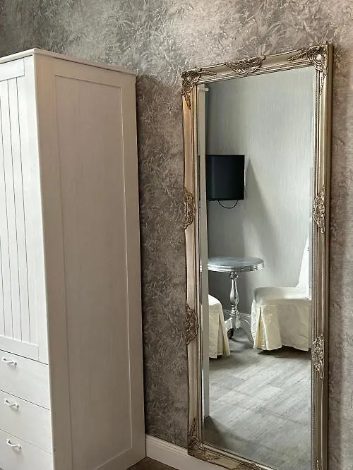 Apartment Ferienwohnung Alte Schule 22 Am Saseler Markt 2 Schlafzimmer & Baeder Hochwertig Hamburg