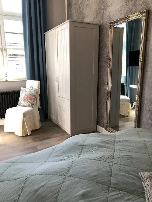 Ferienwohnung Alte Schule 22 Am Saseler Markt 2 Schlafzimmer & Baeder Hochwertig Hamburg