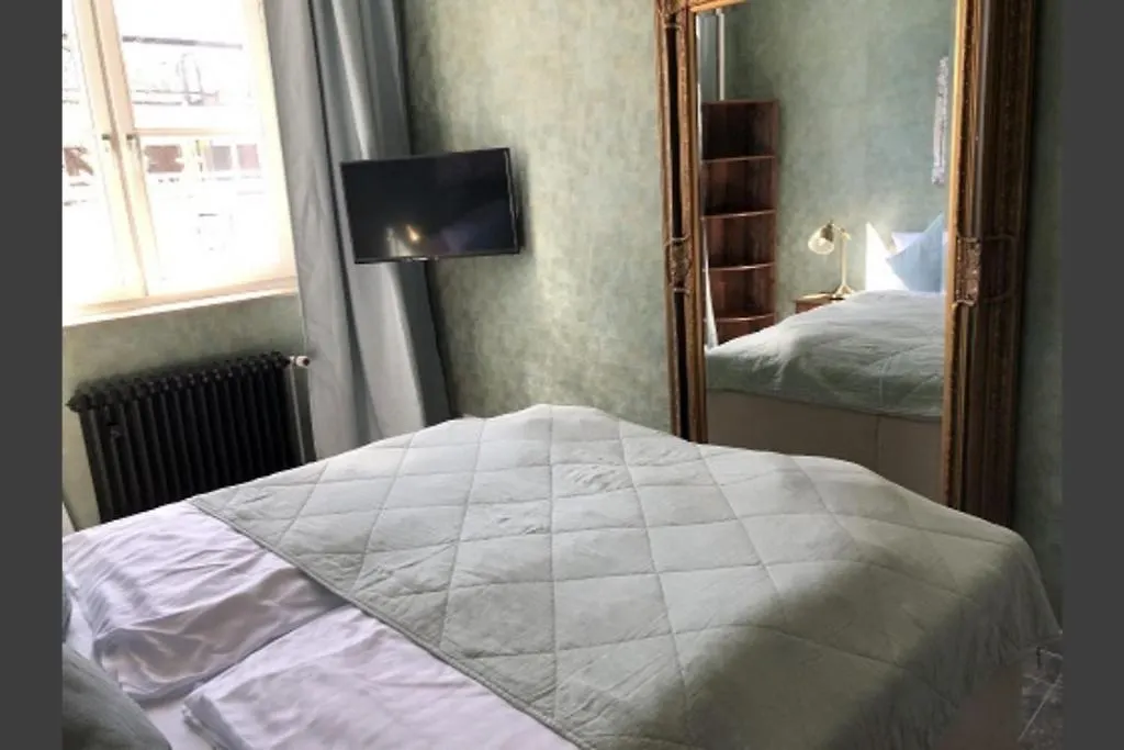 Ferienwohnung Alte Schule 22 Am Saseler Markt 2 Schlafzimmer & Baeder Hochwertig Hamburg 0*,  Germany